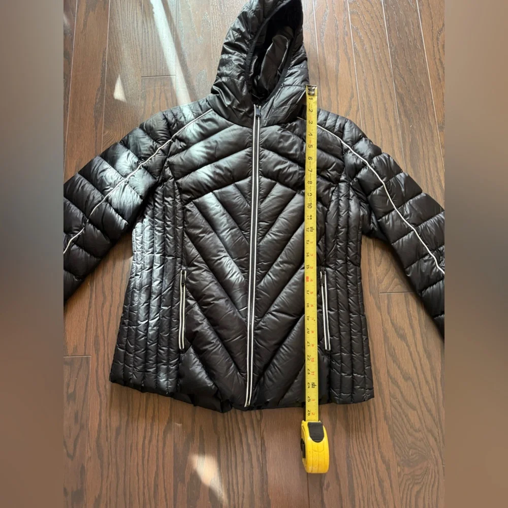 BCBGeneration Ultra Light Weight packable down Jacket Size Large